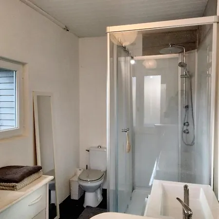 Maison Atypique En Bois 2 Niveaux 7,5km Du Circuit 24h Holiday home Le Mans